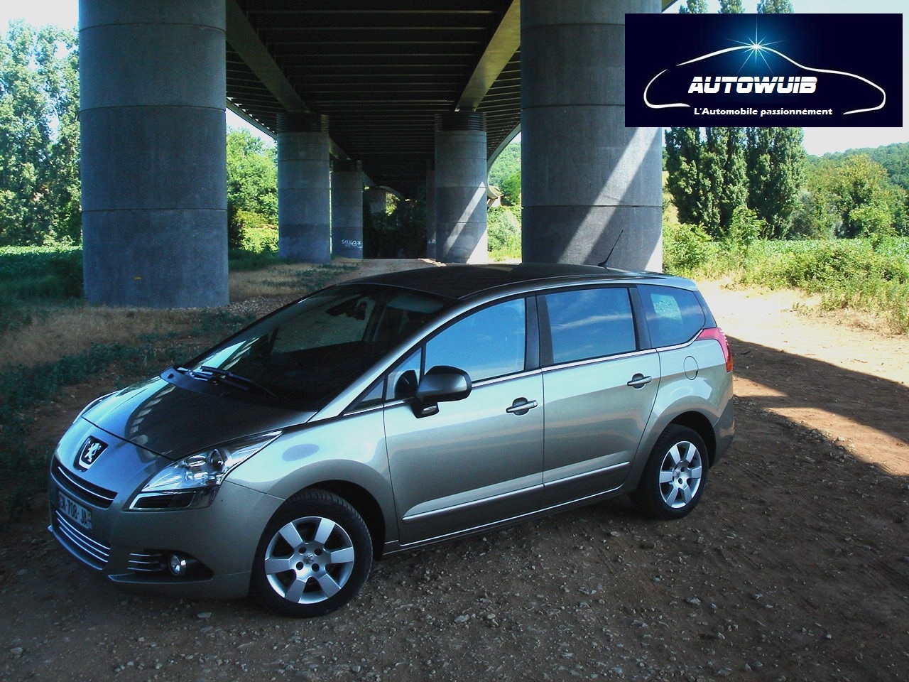 PEUGEOT 5008 1.6 E-HDI 112 CH BUSINESS PACK - GPS