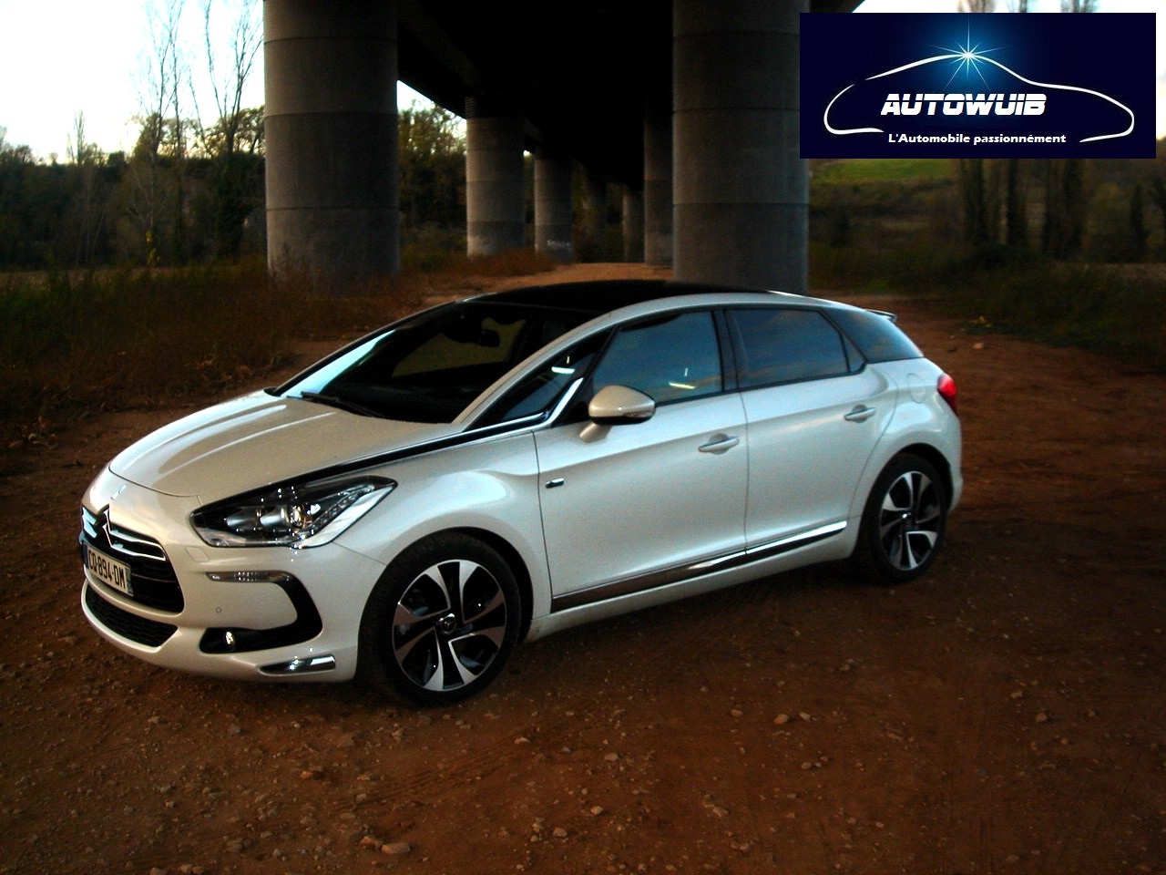 CITROEN DS5 HYBRID4 SPORT CHIC HDI 163 CH + 37 CH