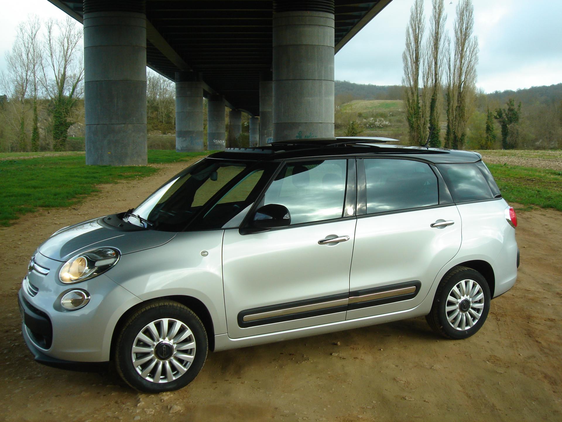 FIAT 500L LIVING 1.6 MJT 120 CH LOUNGE GPS TOIT PANORAMIQUE