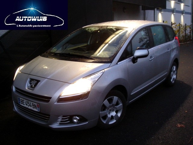 PEUGEOT 5008 1.6 HDI 112 BMP6 BUSINESS PACK 