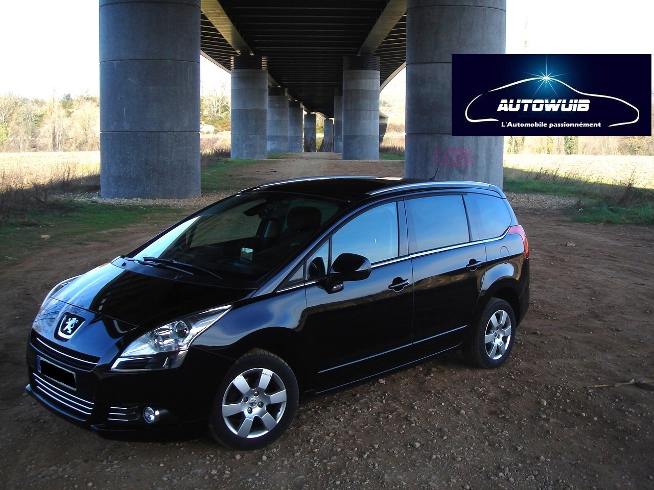 PEUGEOT 5008 PREMIUM PACK HDI 112 BMP6 - PACK VIDEO