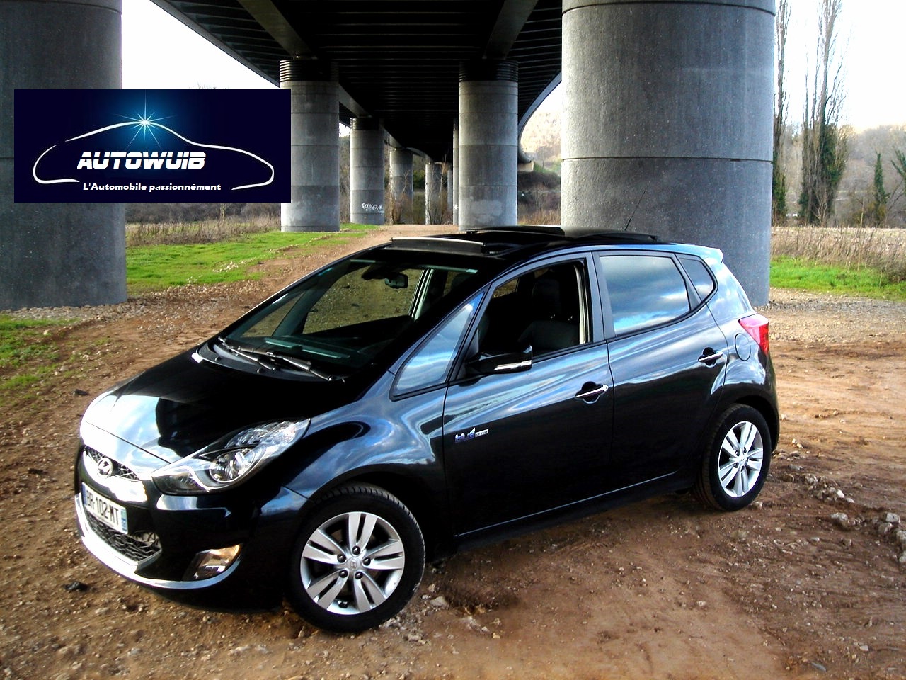 HYUNDAI IX20 1.4 CRDI 90 CH PREMIUM PACK-GPS-TOIT PANO-CAMERA-ATTELAGE