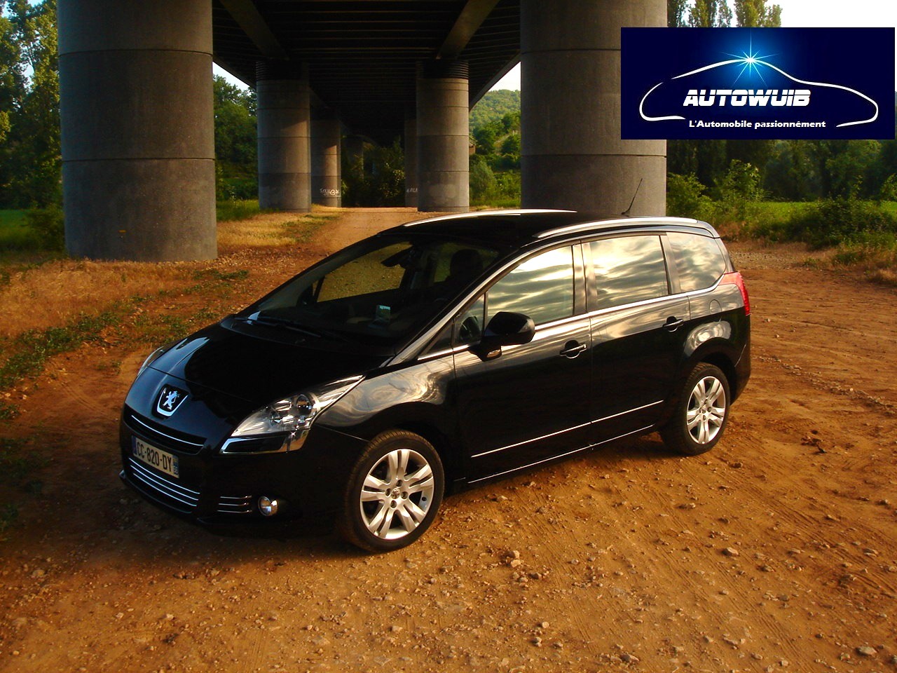 PEUGEOT 5008 ALLURE 1.6 e-HDI 112 CH BMP6 - GPS - TOIT PANORAMIQUE