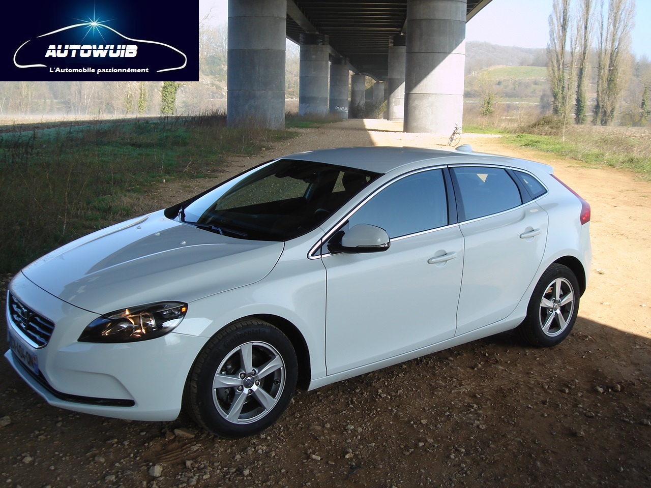 VOLVO V40 D2 115 CH MOMENTUM BUSINESS - GPS DVD