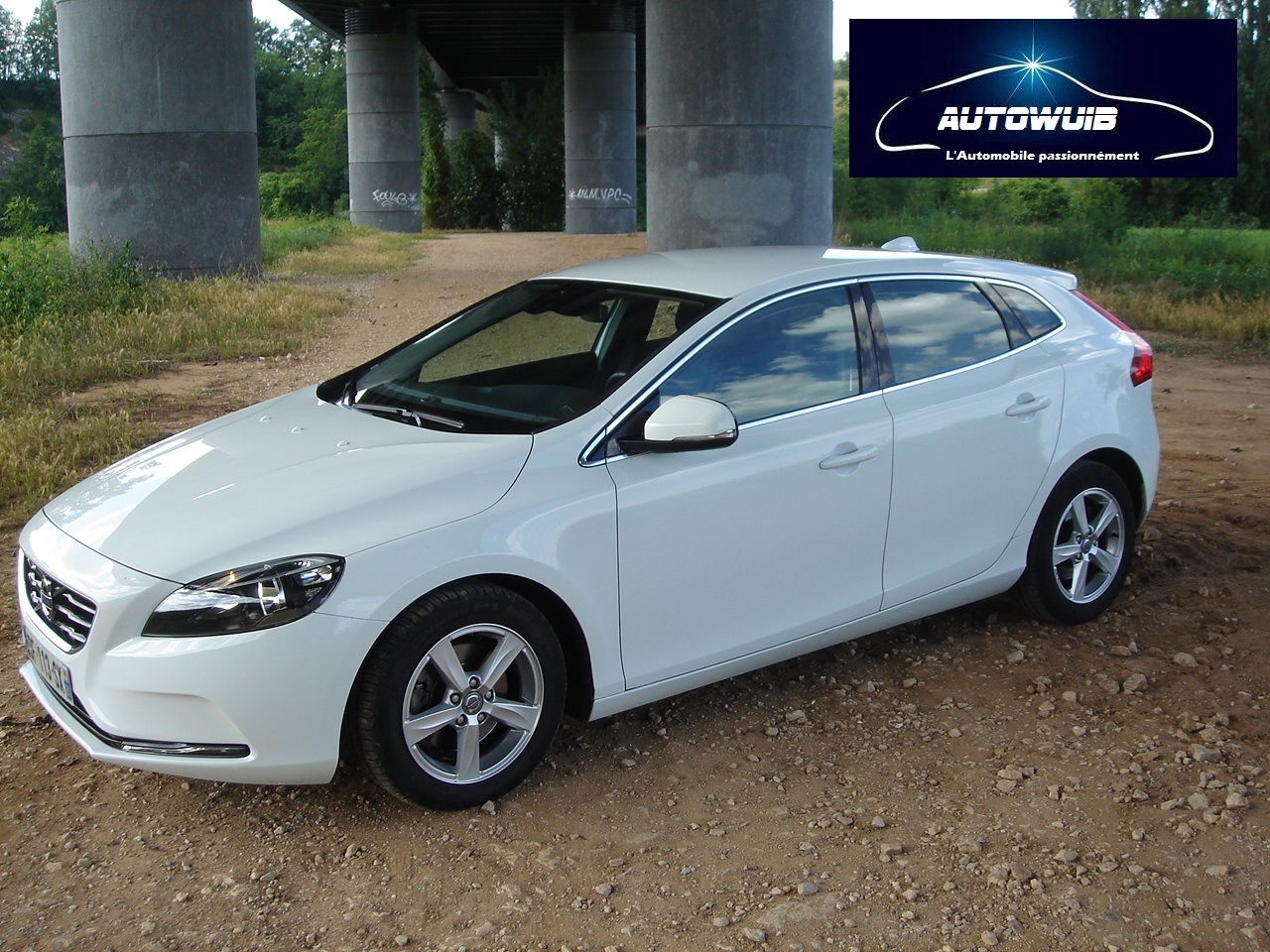 VOLVO V40 D2 115 CH MOMENTUM BUSINESS POWERSCHIFT BVA