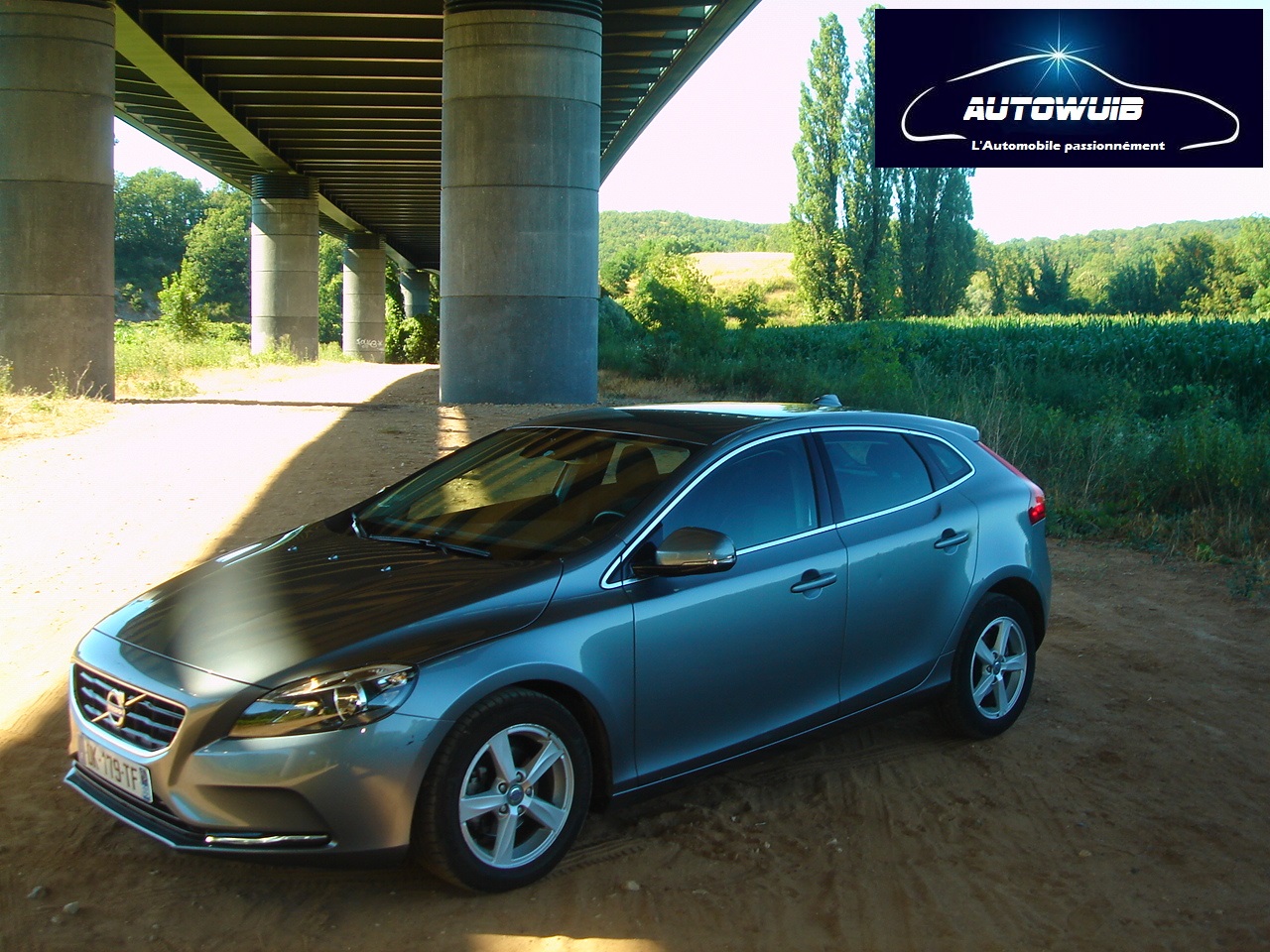 VOLVO V40 D2 115 CH MOMENTUM BUSINESS - GPS -CAMERA - DVD