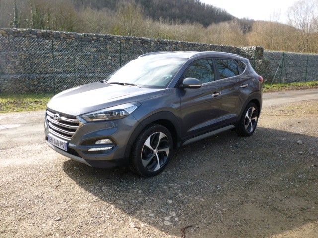 HYUNDAI TUCSON 2.0 CRDI 136 CH 2WD BVM6 - GPS - CUIR - CAMERA - SIEGES CHAUFFANTS